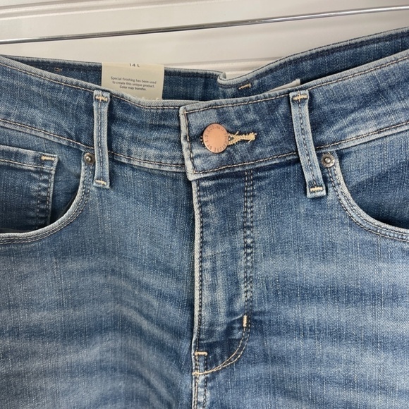BRAND NEW Levi Strauss Gold Signature Totally Shaping Skinny Jean 14L - Picture 4 of 9